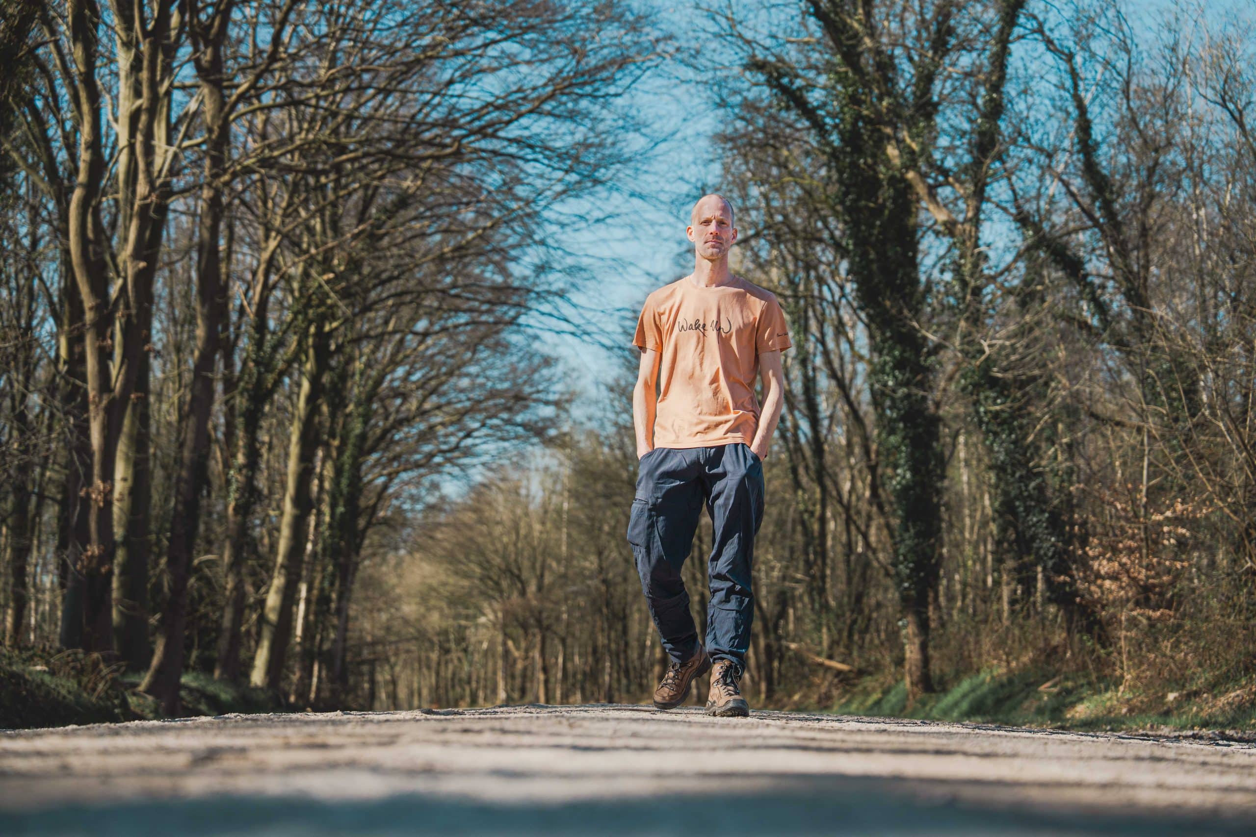 Daan onderweg heldere weg lopen